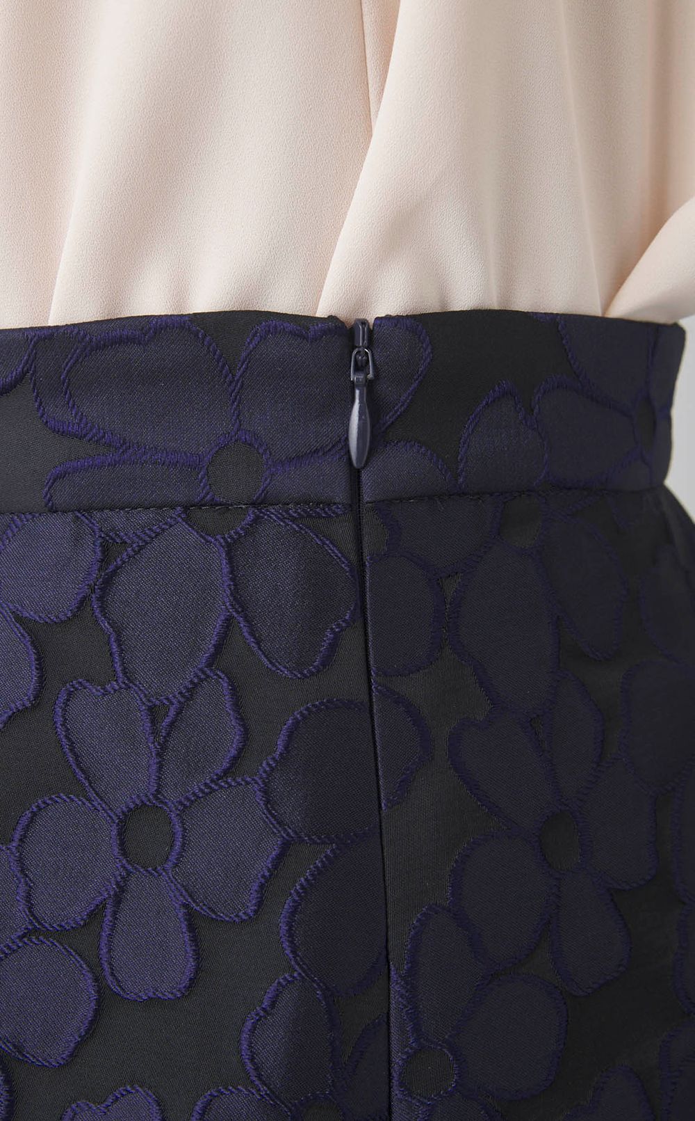 フラワージャガードタックスカート