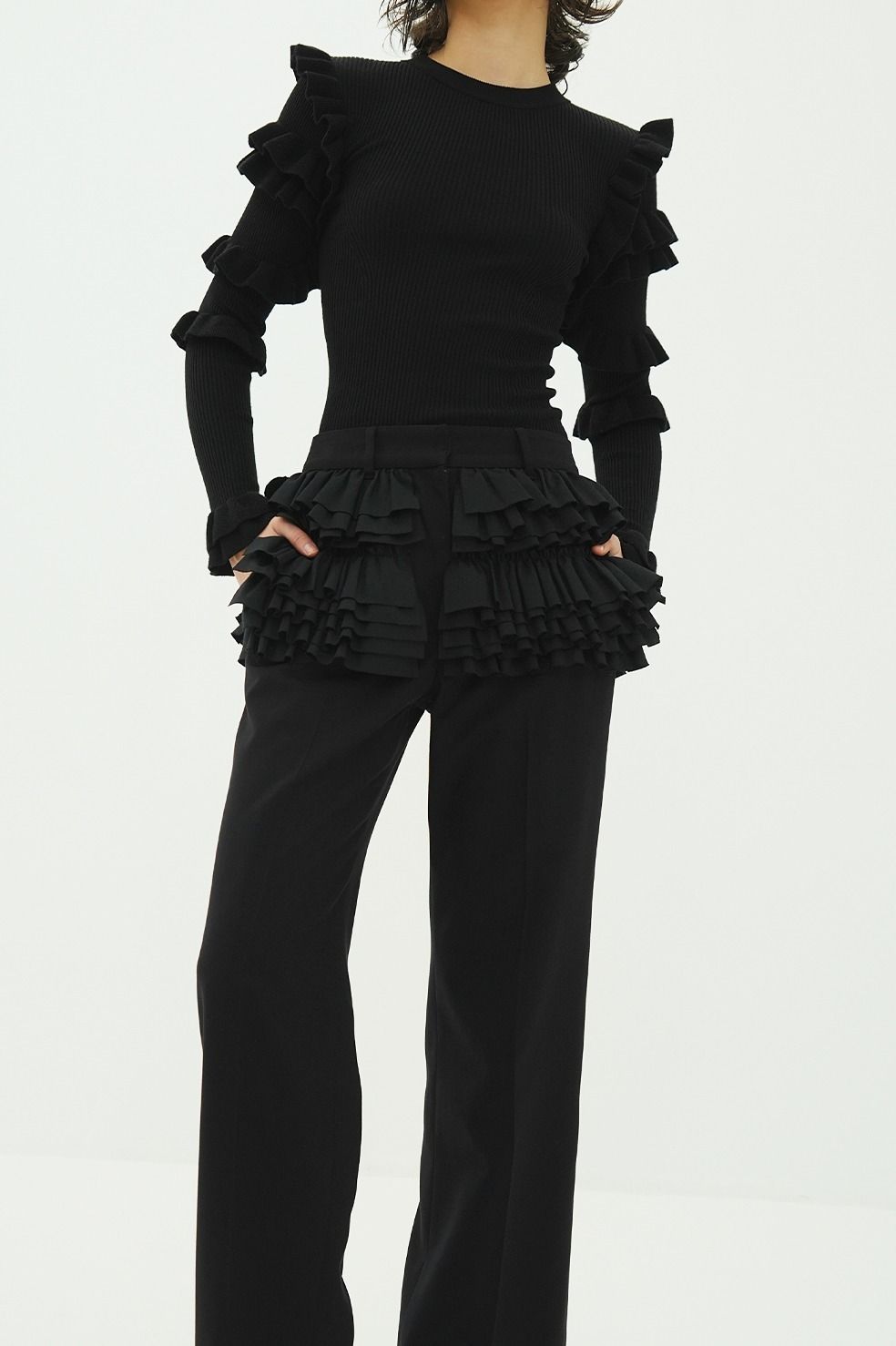 フリルドスラックス