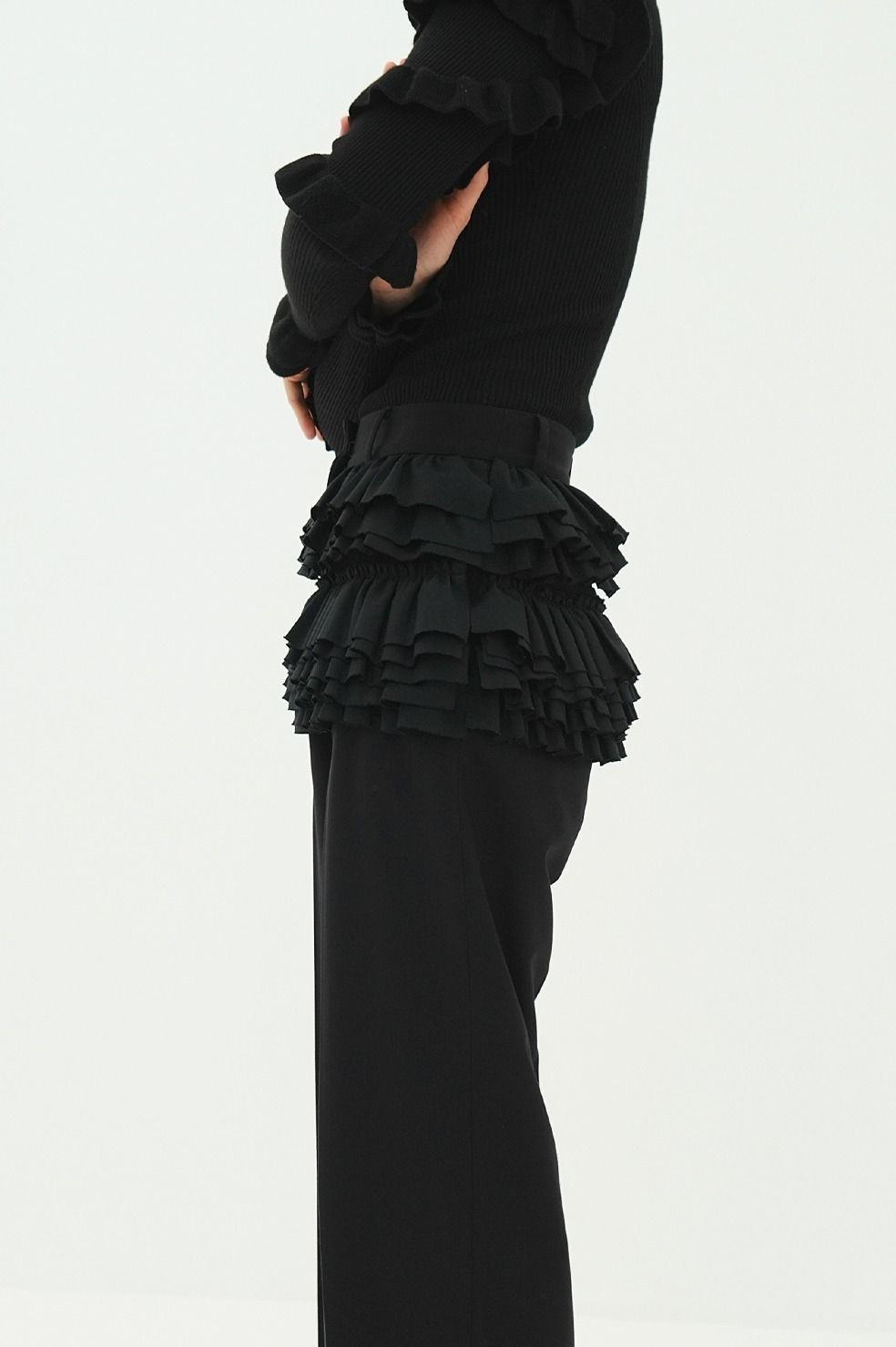 フリルドスラックス