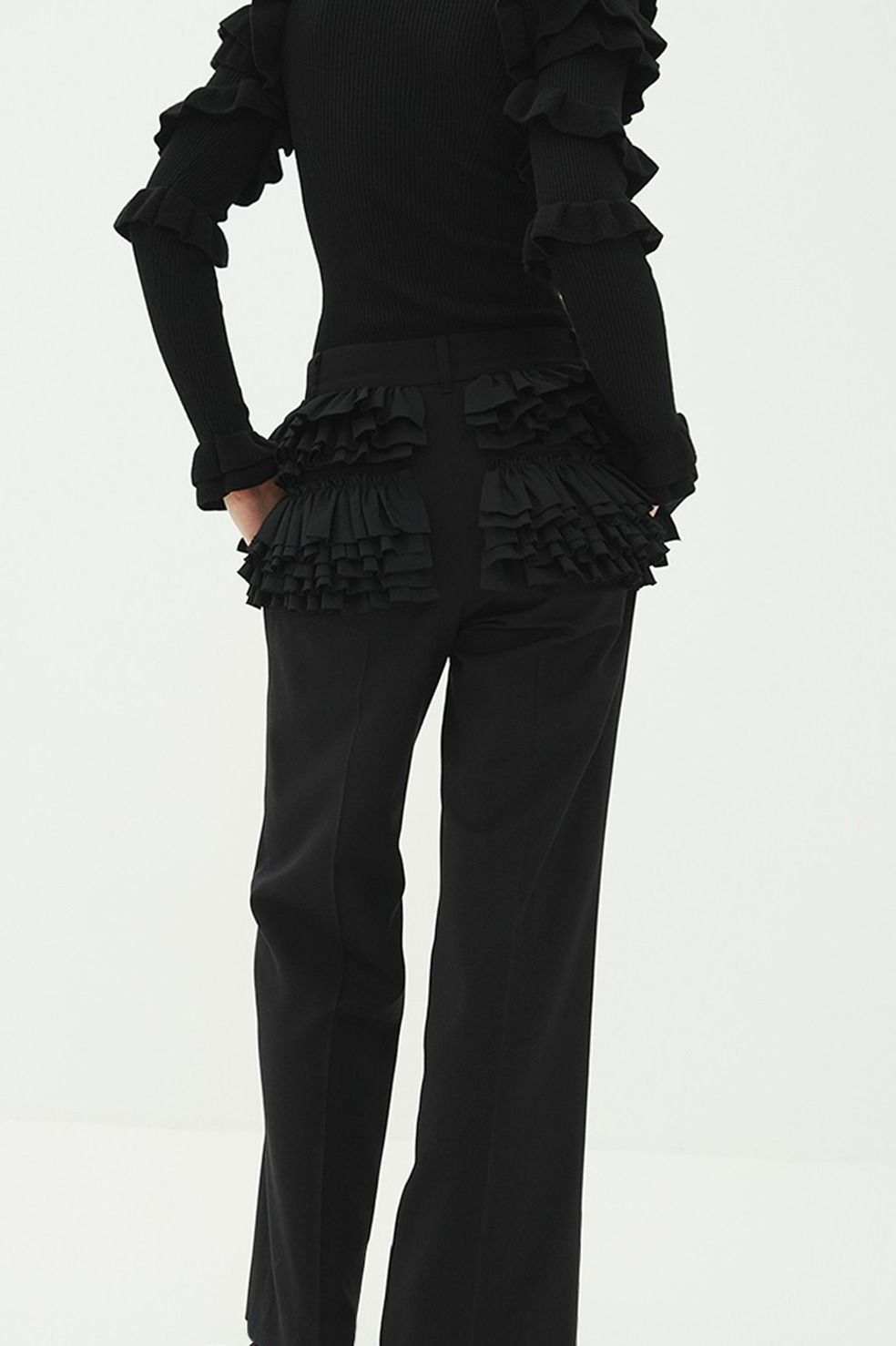 フリルドスラックス