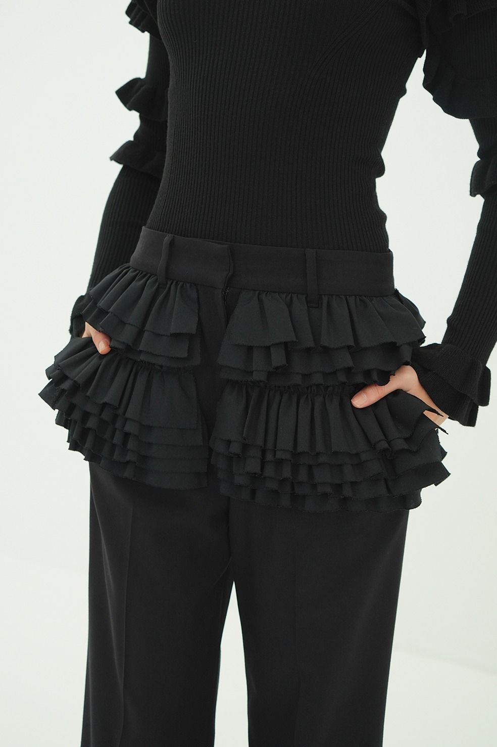 フリルドスラックス