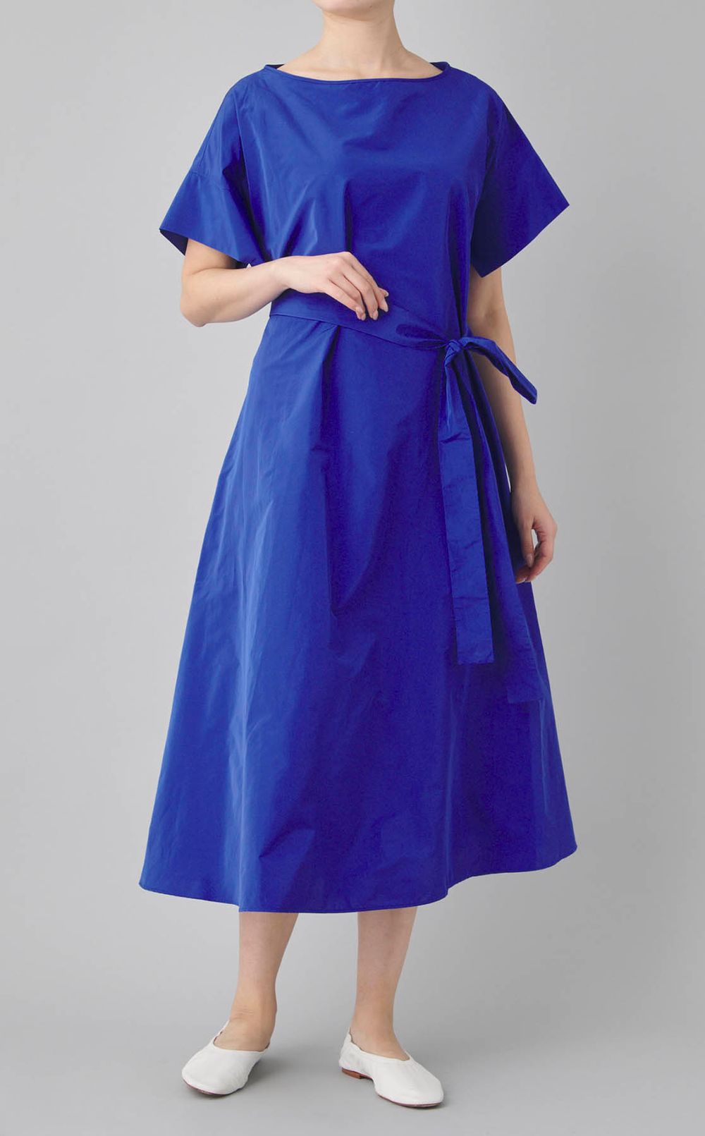 ハーフスリーブベルテッドタフタワンピース