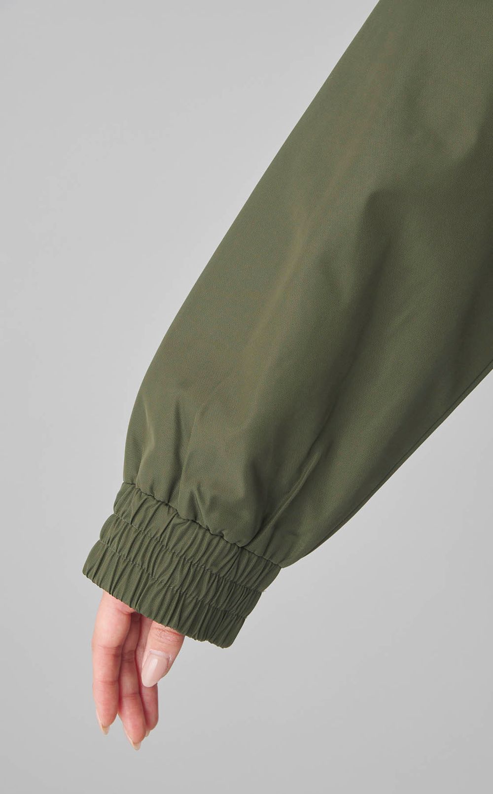 フーディ付ナイロンショートブルゾン