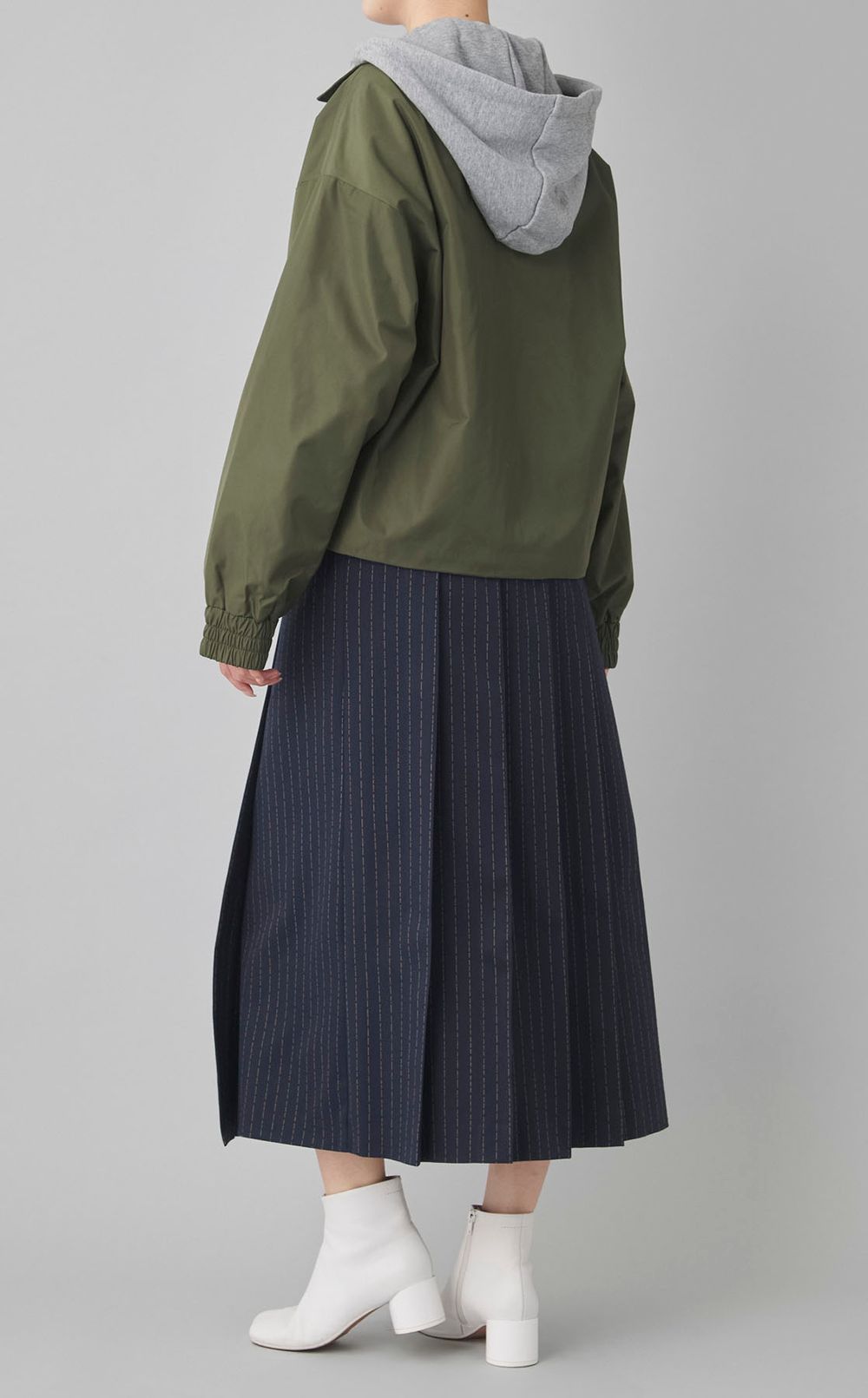 フーディ付ナイロンショートブルゾン