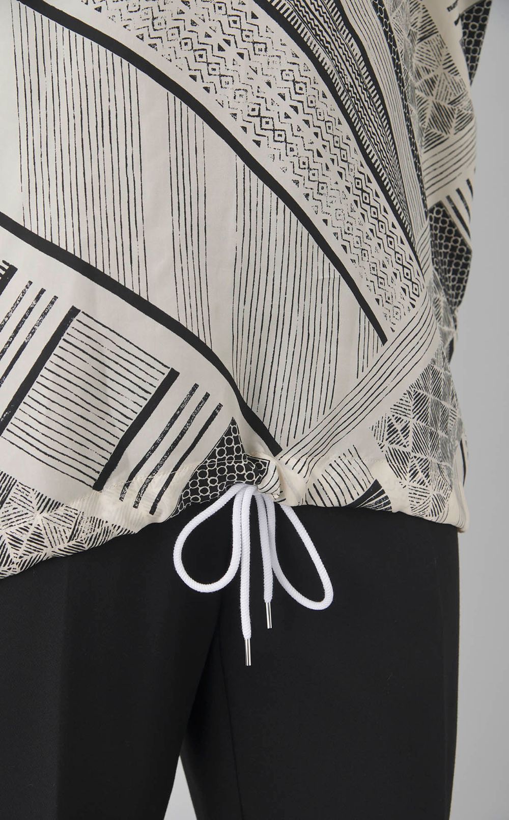 トライバル柄オーバーTシャツ