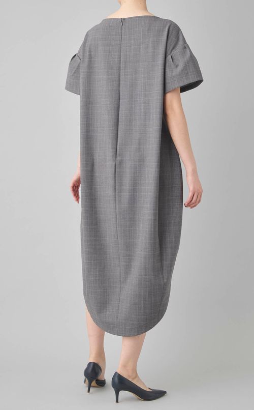 ギャザースリーブコクーンドレス