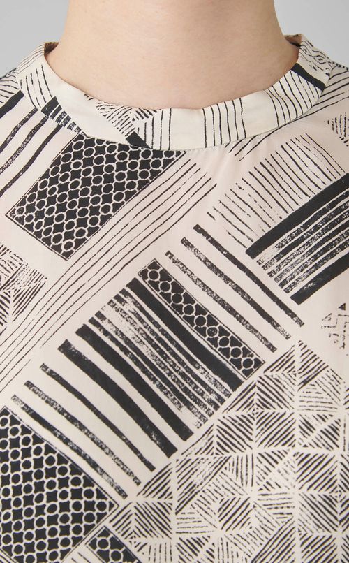 トライバル柄オーバーTシャツ