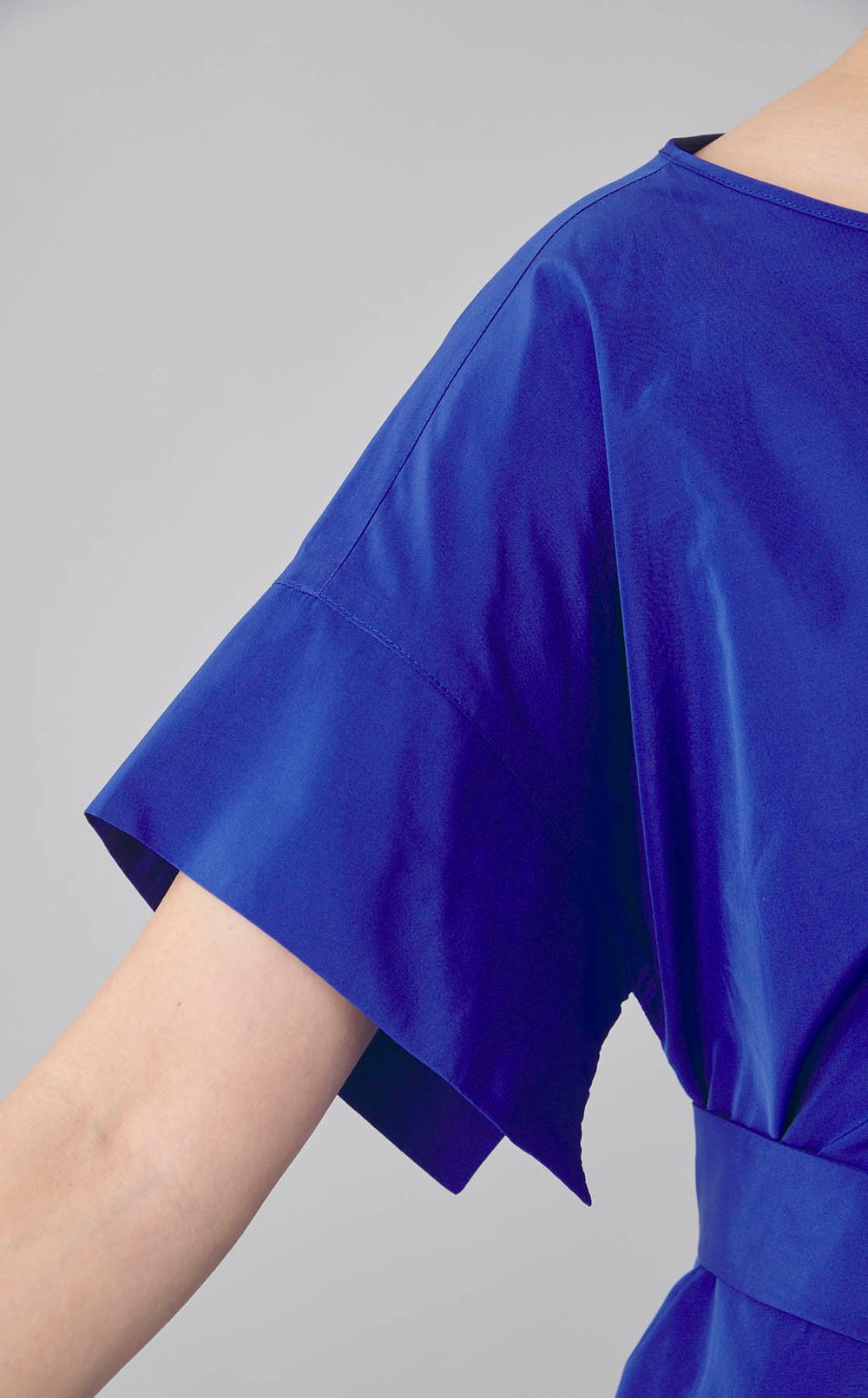 ハーフスリーブベルテッドタフタワンピース