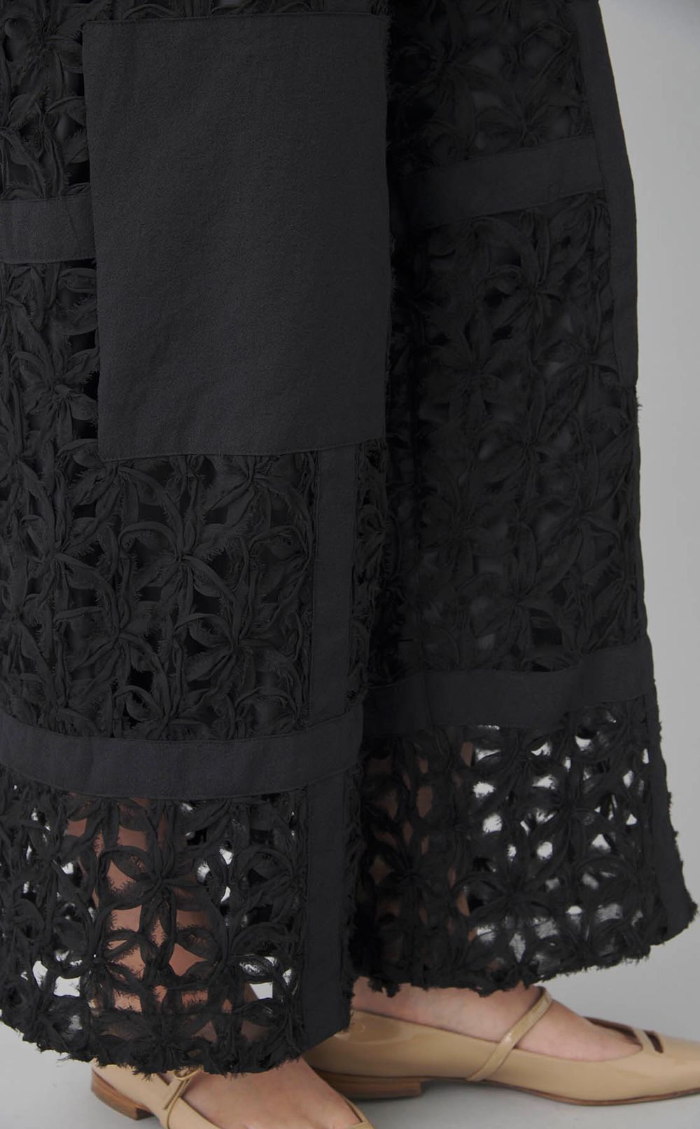 テープ刺繍イージーパンツ