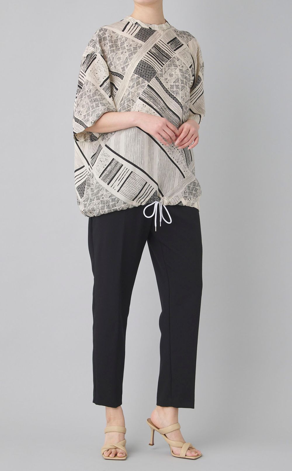 トライバル柄オーバーTシャツ