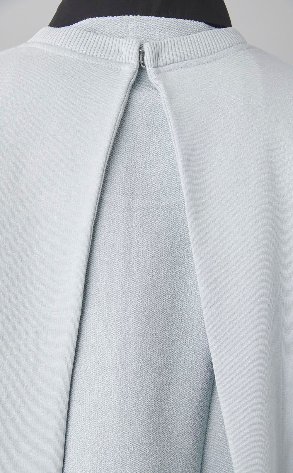 バックデザインロゴスウェット