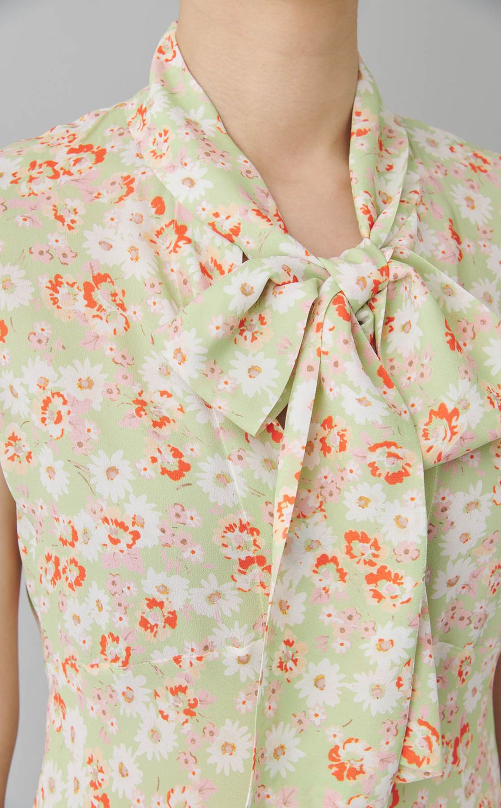 フラワープリントボウタイブラウス