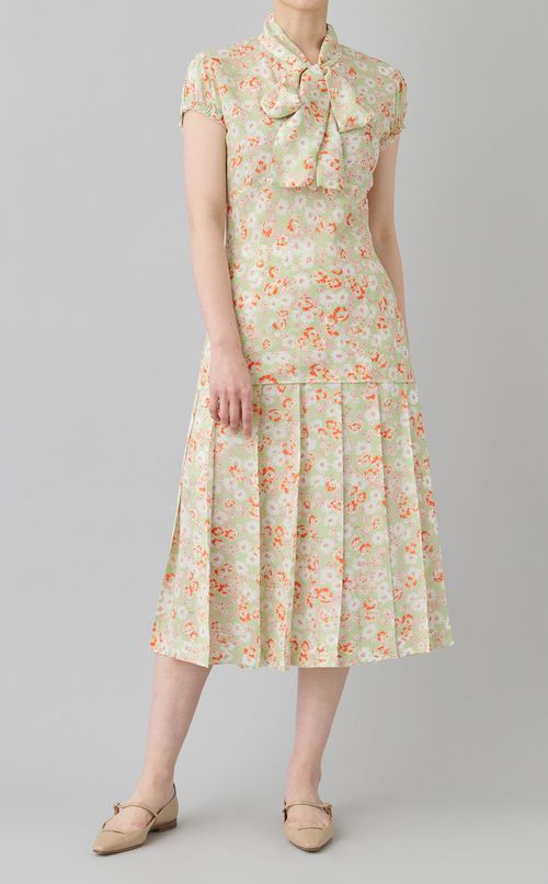 フラワープリントボウタイブラウス