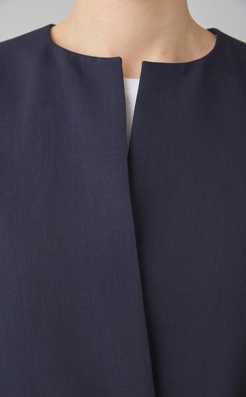 ドルマンスリーブノーカラージャケット