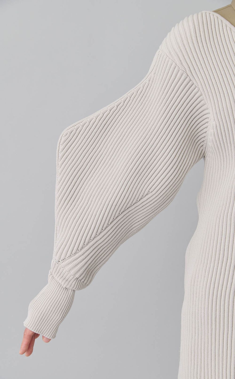 Vネックリブニットプルオーバー