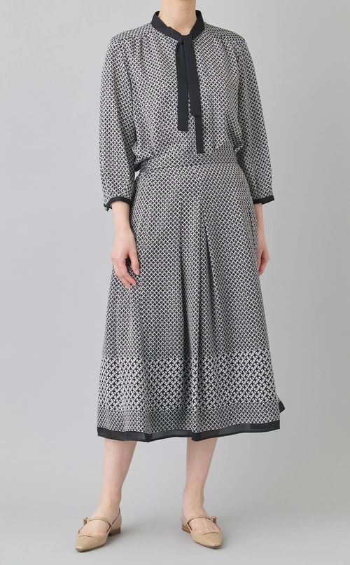 バイカラープリントボウタイブラウス