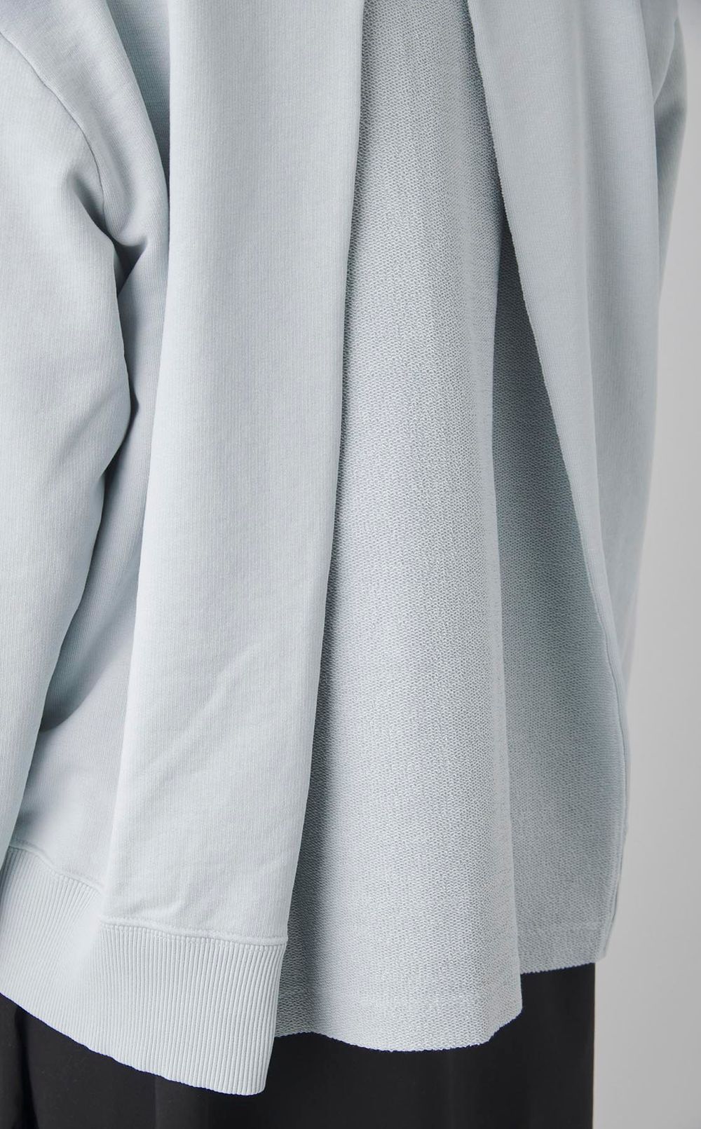 バックデザインロゴスウェット