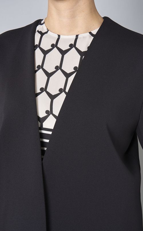 ノーカラーVネックニットジャケット