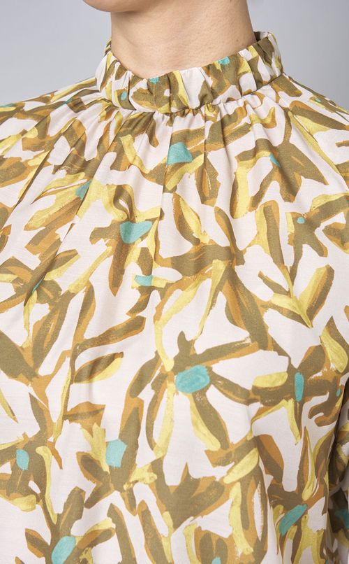 フラワーギャザースタンドカラーブラウス