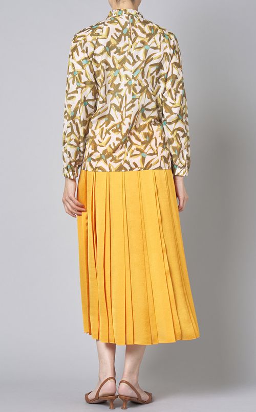 フラワーギャザースタンドカラーブラウス