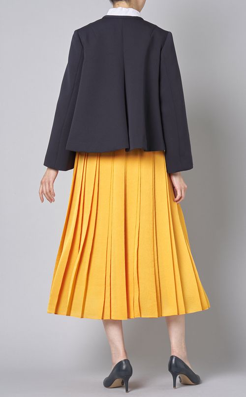 バックフレアノーカラージャケット