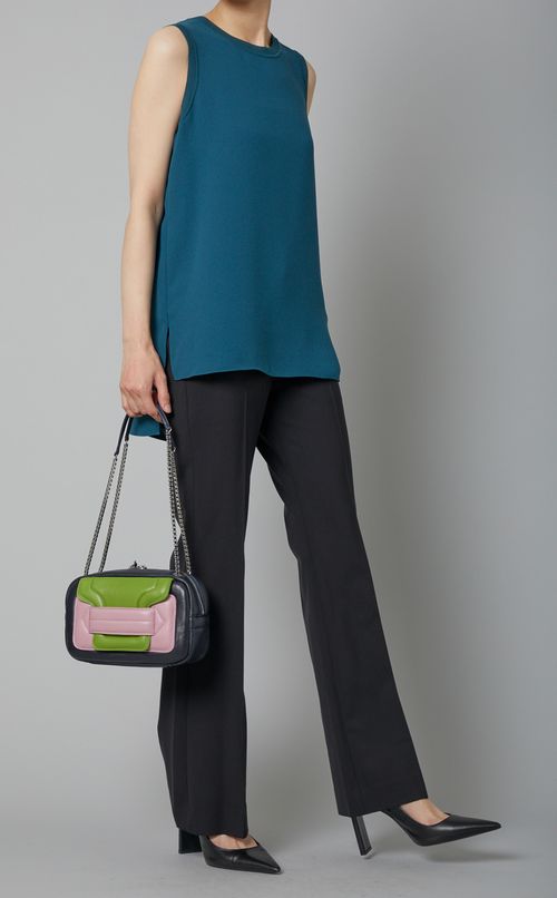 スリーブレスクルーネックブラウス