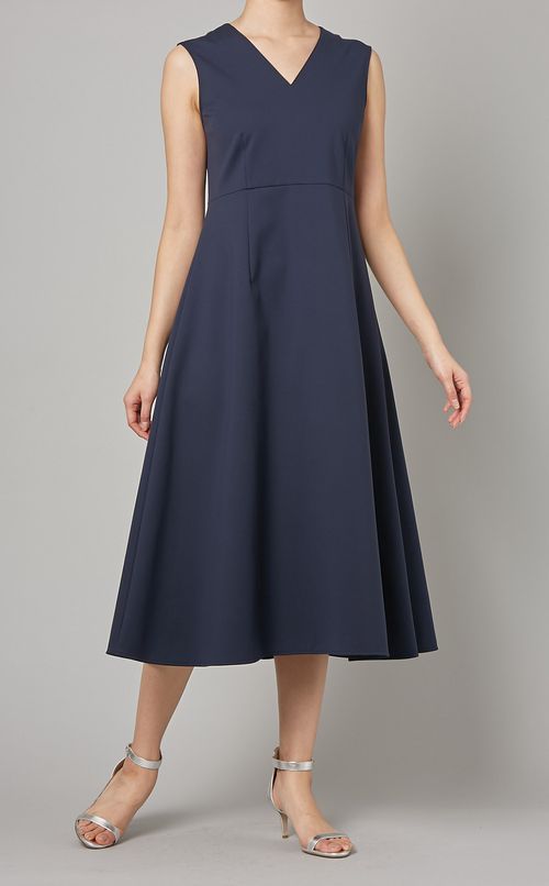 Vネックノースリーブワンピース