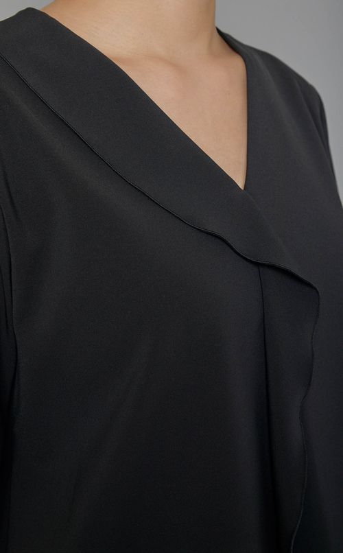 アシンメトリーフリルブラウス