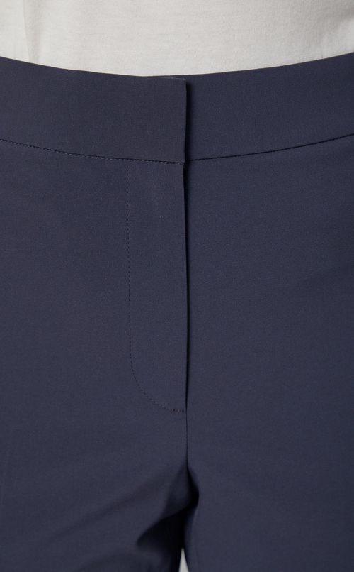 スリムテーパードパンツ