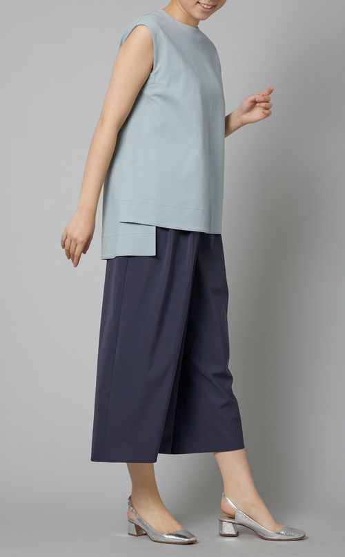 スリーブレスカットプルオーバー