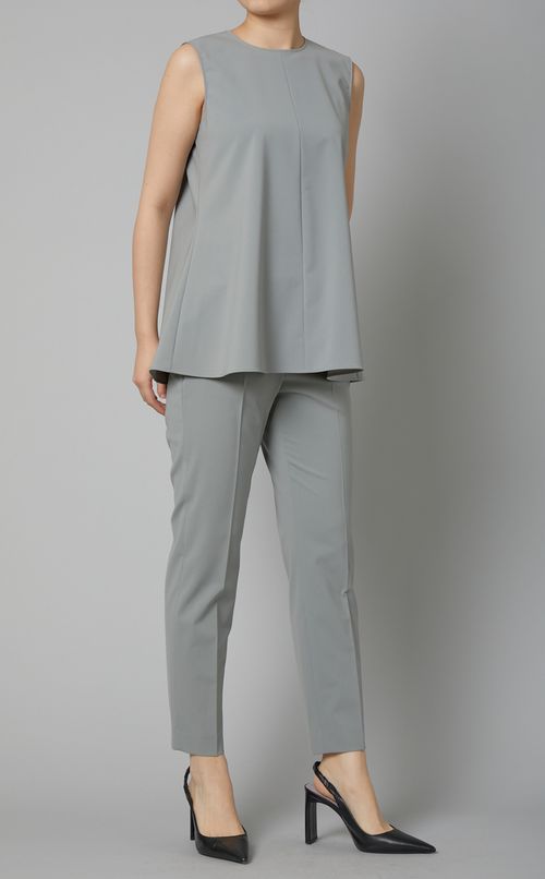 スリムテーパードパンツ