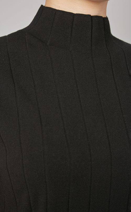 ハイネックニットプルオーバー