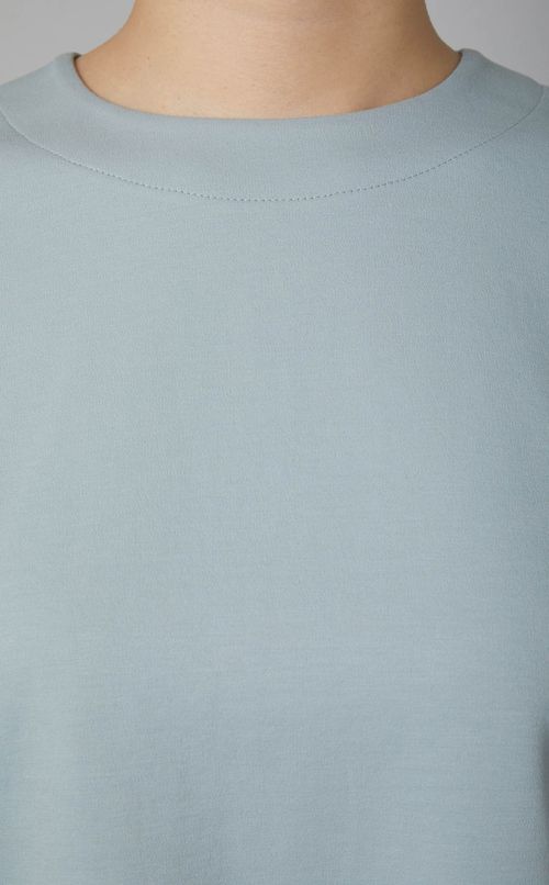 スリーブレスカットプルオーバー