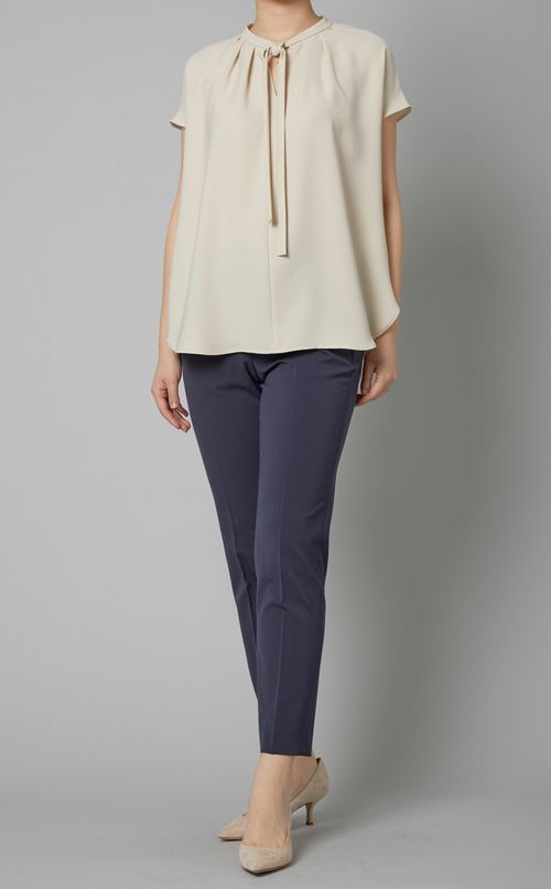 スリムテーパードパンツ