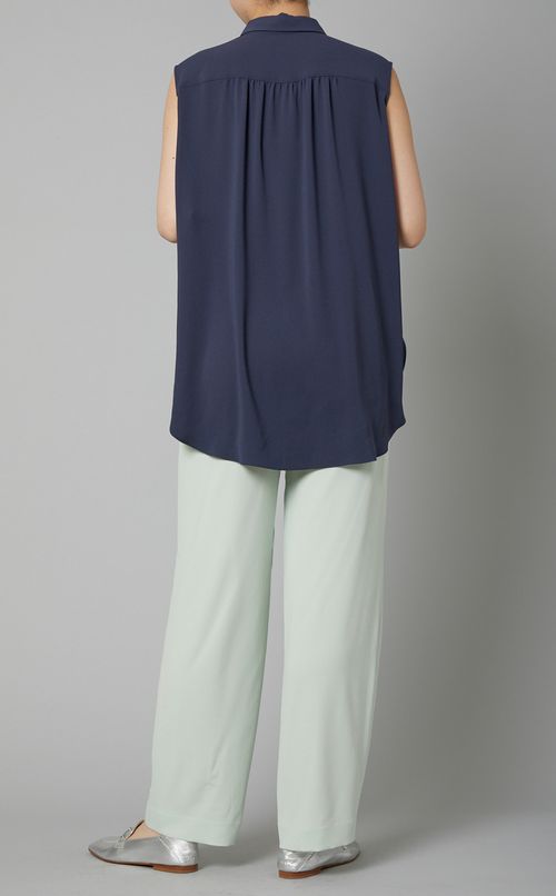 サイドスリットノースリーブシャツ