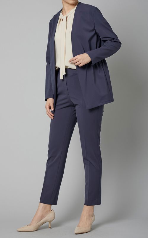 スリムテーパードパンツ