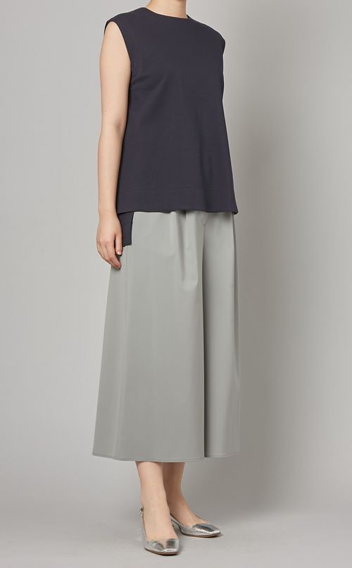 スリーブレスカットプルオーバー