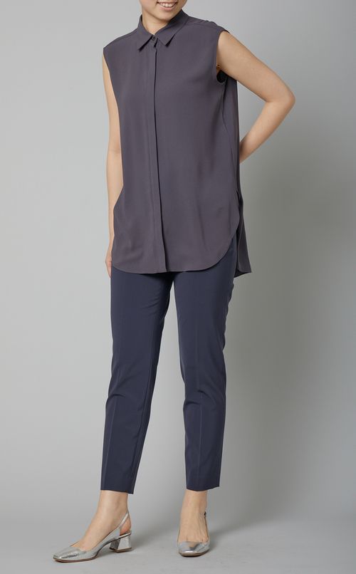 スリムテーパードパンツ