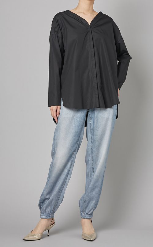 Vネックノーカラーシャツ