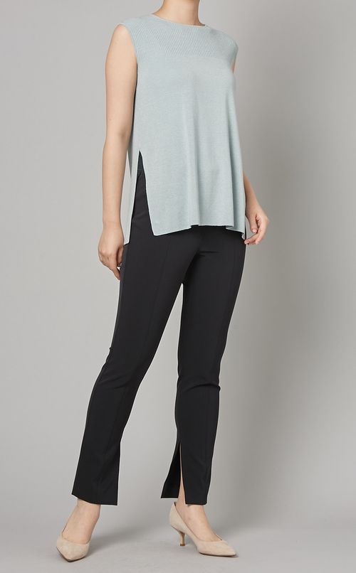 スリット入りスリムテーパードパンツ