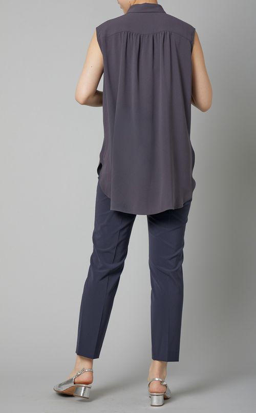 スリムテーパードパンツ