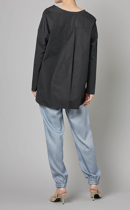 Vネックノーカラーシャツ