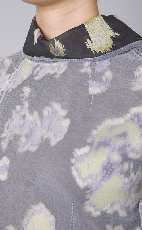 オーガンジーフラワーハイネックブラウス