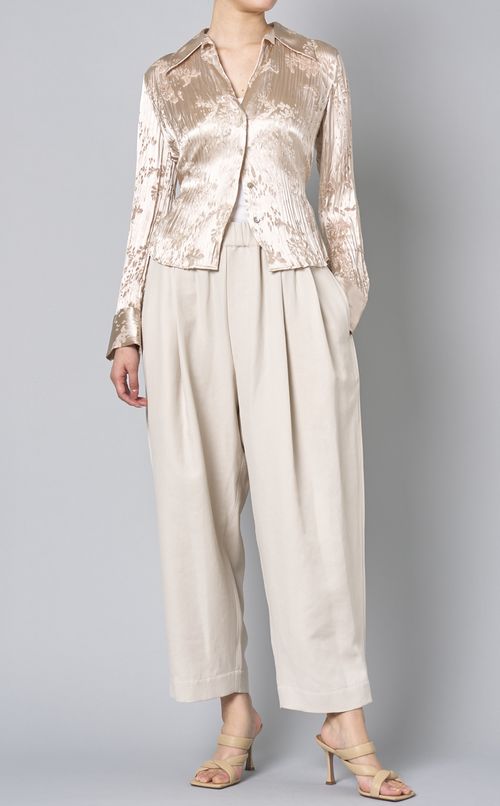 フラワーカットワークプリーツブラウス