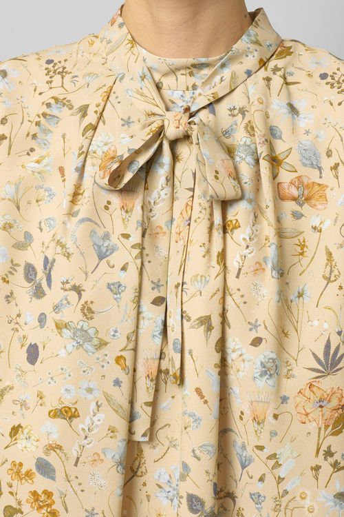 フラワープリントボウタイワンピース