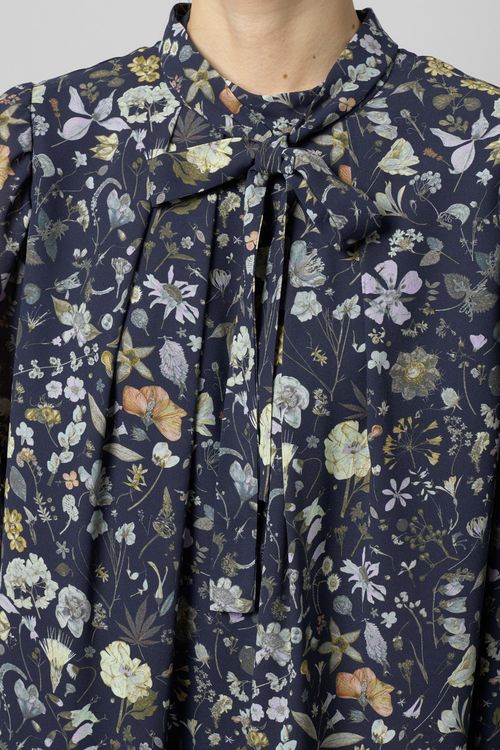 フラワープリントボウタイワンピース