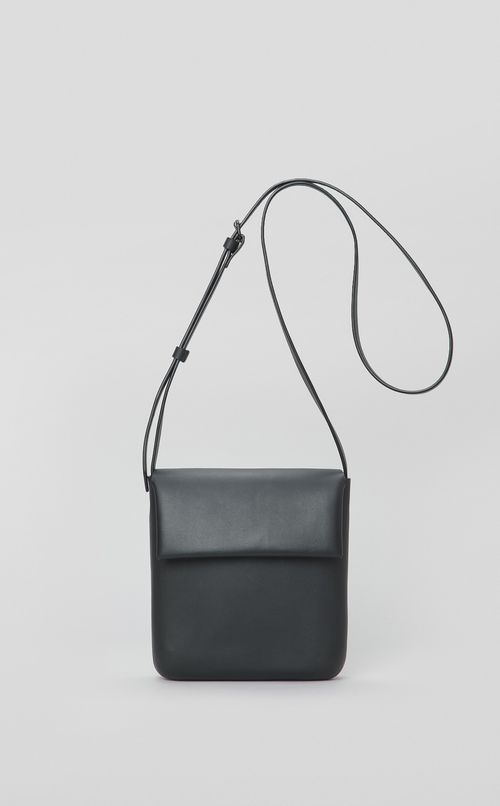 モールデッドショルダーポーチ