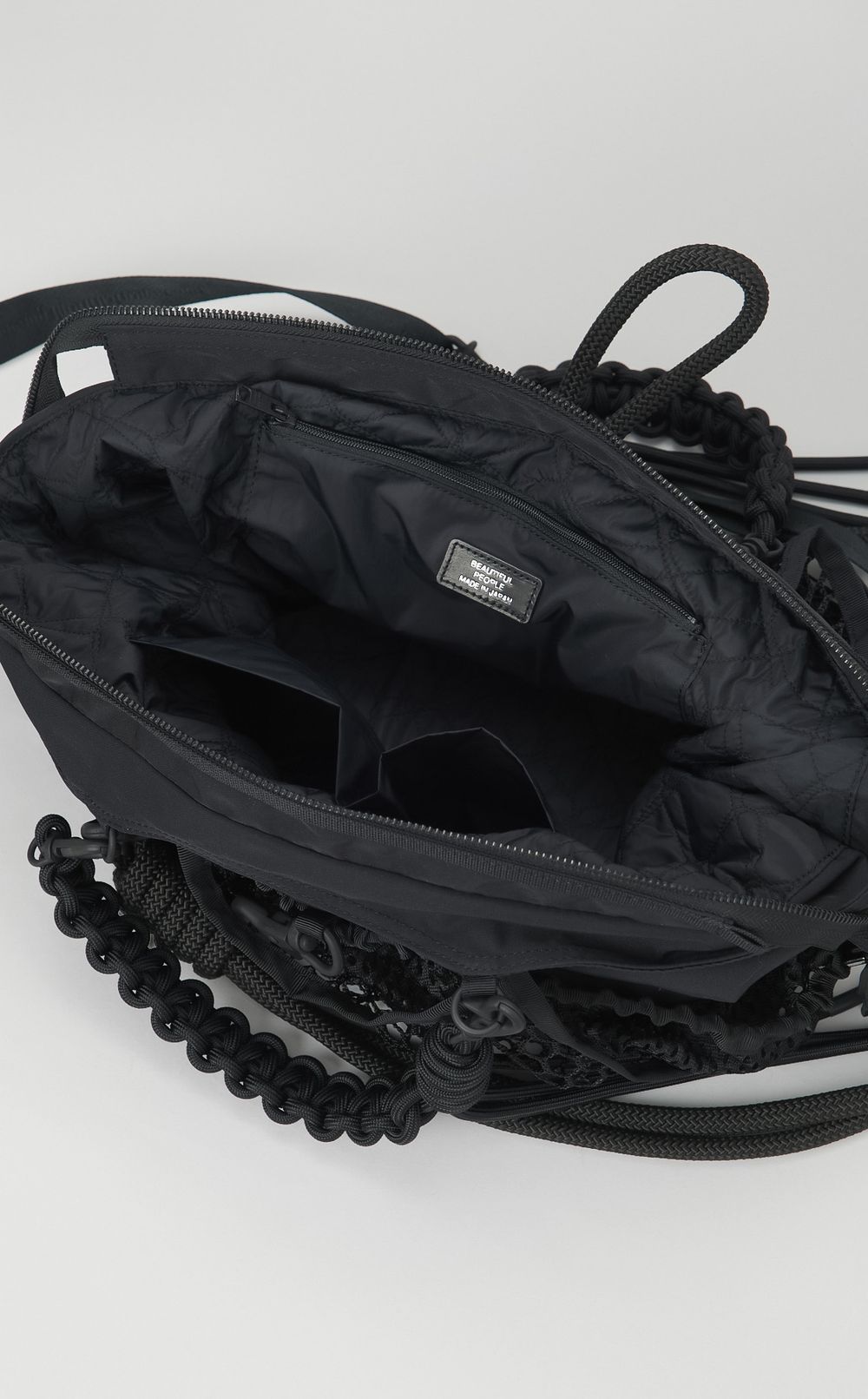 オーバーエンジニアリングトートバッグ