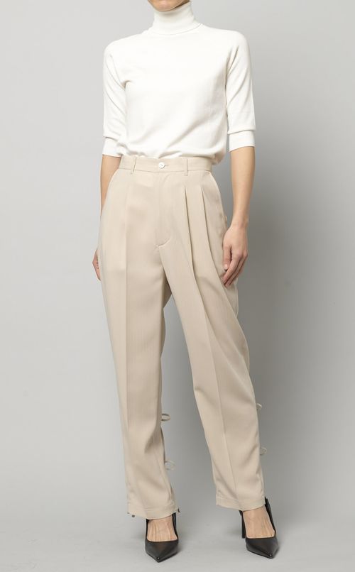 バックスリットテーパードパンツ