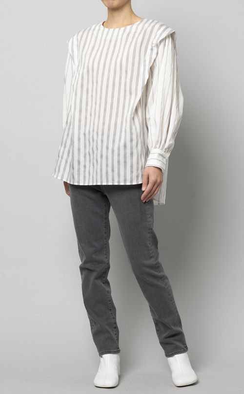 バックボタンストライプブラウス